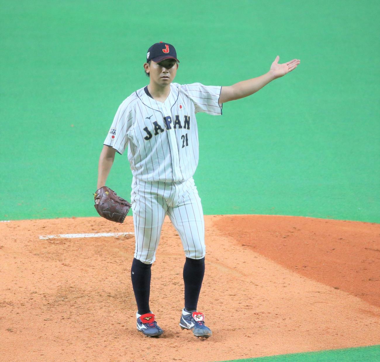 侍ジャパンシリーズ2022　日本対オーストラリア3回表オーストラリア2死一塁、三振をとりアピールする今永（撮影・黒川智章）