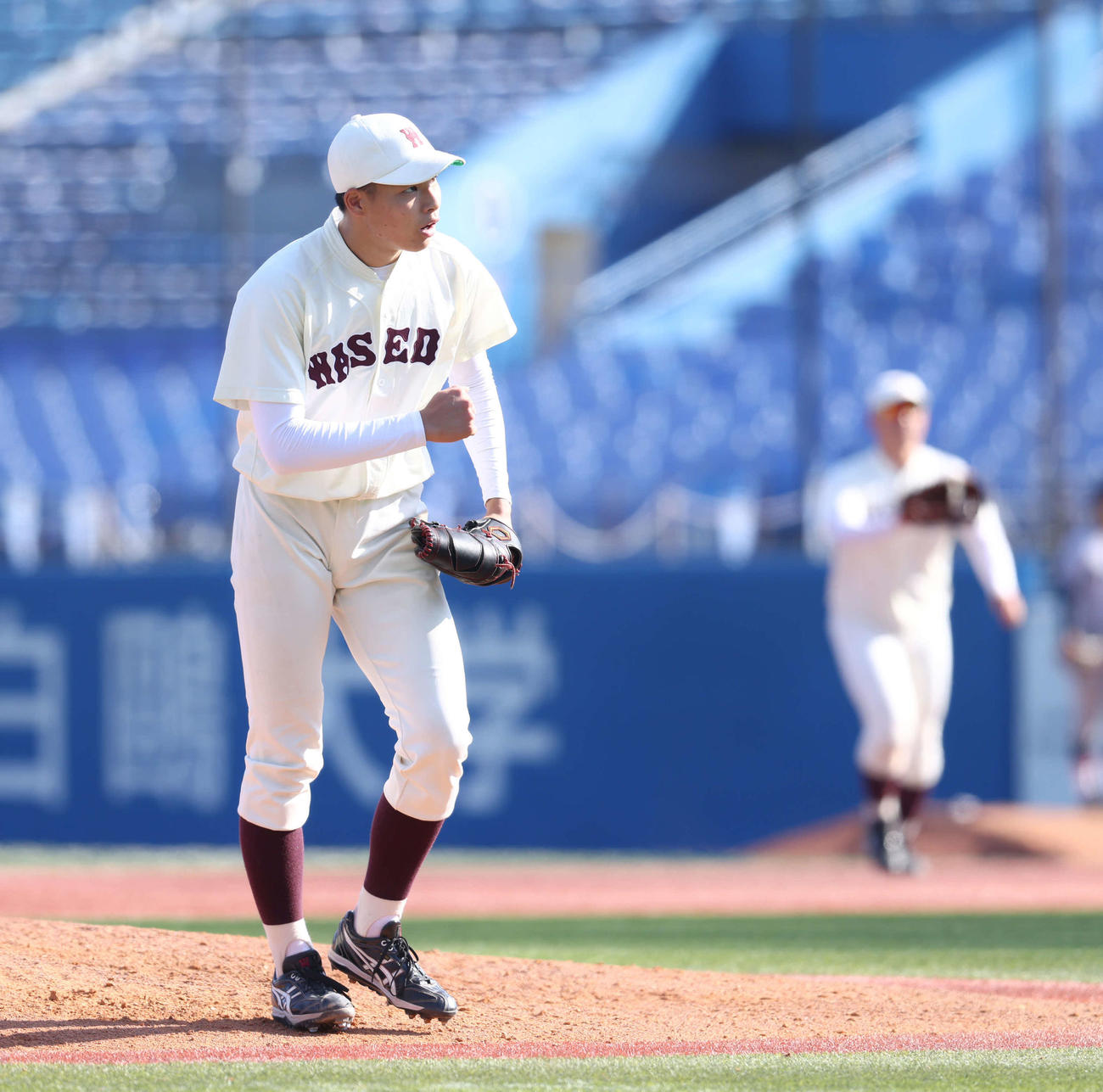 慶大対早大　8回表を抑えガッツポーズする早大・田和（撮影・河田真司）