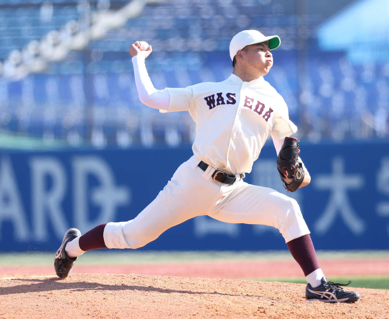 慶大対早大　8回表、力投する早大・田和（撮影・河田真司）