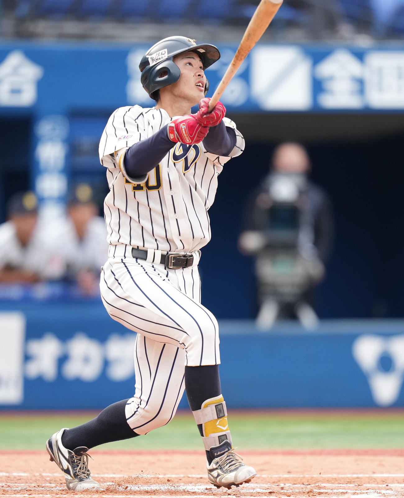 国際武道大対上武大　2回裏上武大1死三塁、先制の右犠飛を放つ荒巻（撮影・鈴木みどり）