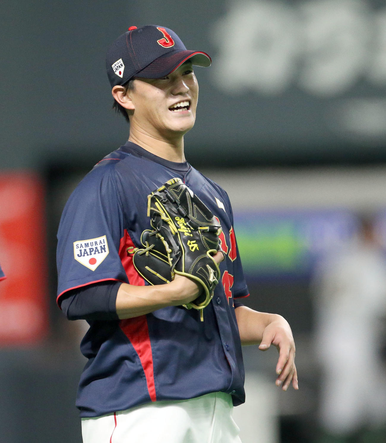 オーストラリア対日本　6回裏を無失点に抑え笑顔でナインを出迎える高橋奎（撮影・佐藤翔太）