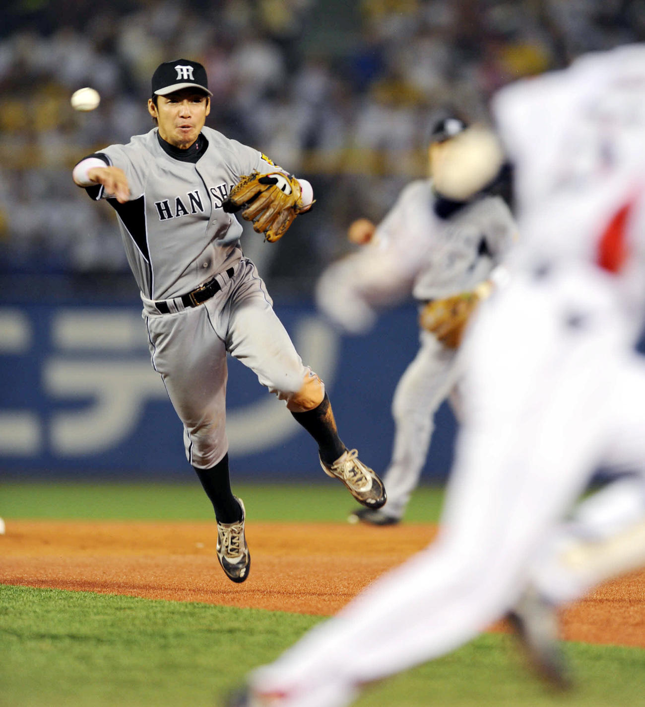 09年9月　ヤクルト対阪神　4回裏ヤクルト2死三塁、代打野口祥順の打球を処理する阪神鳥谷遊撃手