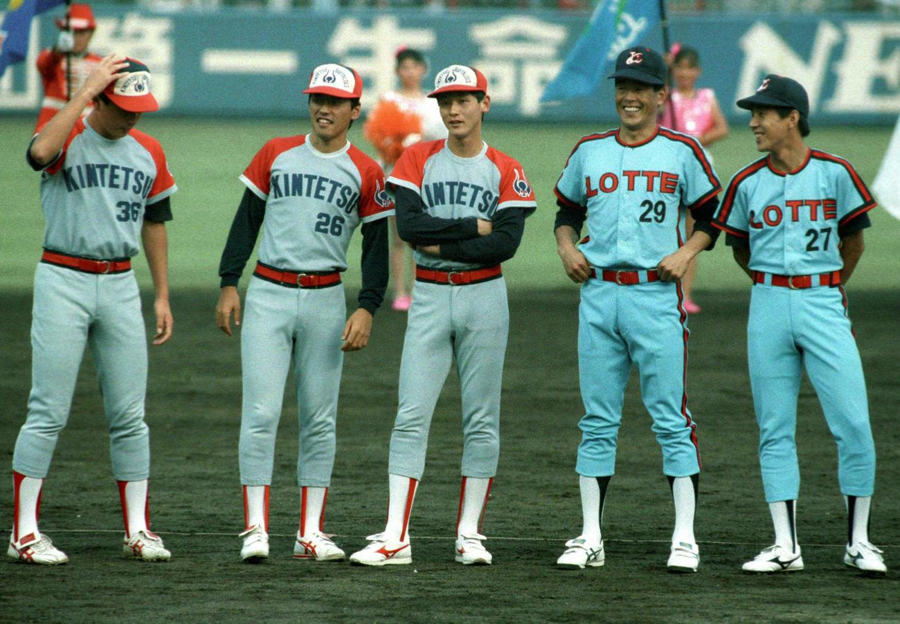 1988年7月25日　オールスター第2戦　パシフィック（右から）ロッテ牛島和彦投手、ロッテ村田兆治投手、近鉄阿波野秀幸投手、近鉄小野和義投手,近鉄吉井理人投手