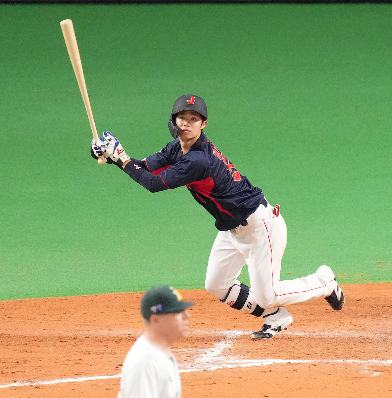 22年11月10日、オーストラリア対日本　9回表日本無死一塁、中前打を放つ中野拓夢