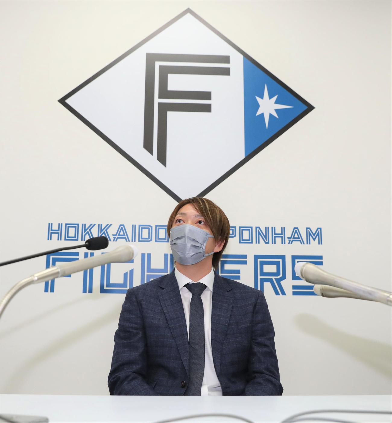 契約更改を終え会見する日本ハム宮西（撮影・黒川智章）