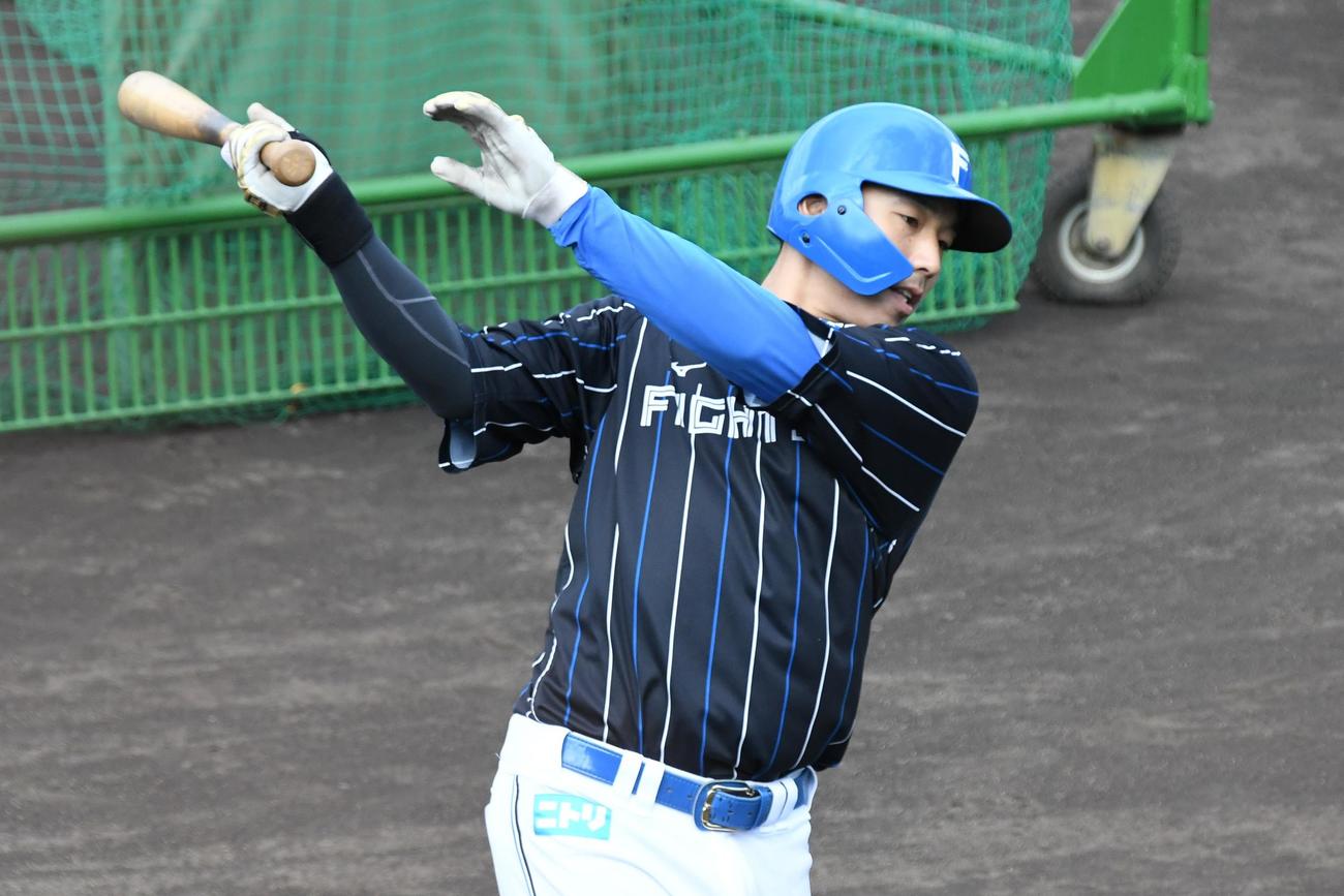 千葉・鎌ケ谷の球団施設で秋季練習に参加した宇佐見捕手（撮影・石井翔太）