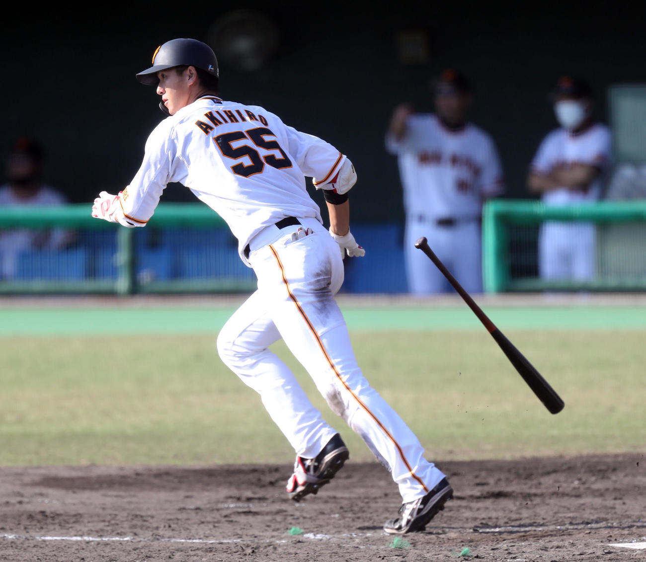 巨人対ソフトバンク　5回裏巨人2死二塁、秋広は中前適時打を放つ（撮影・屋方直哉）