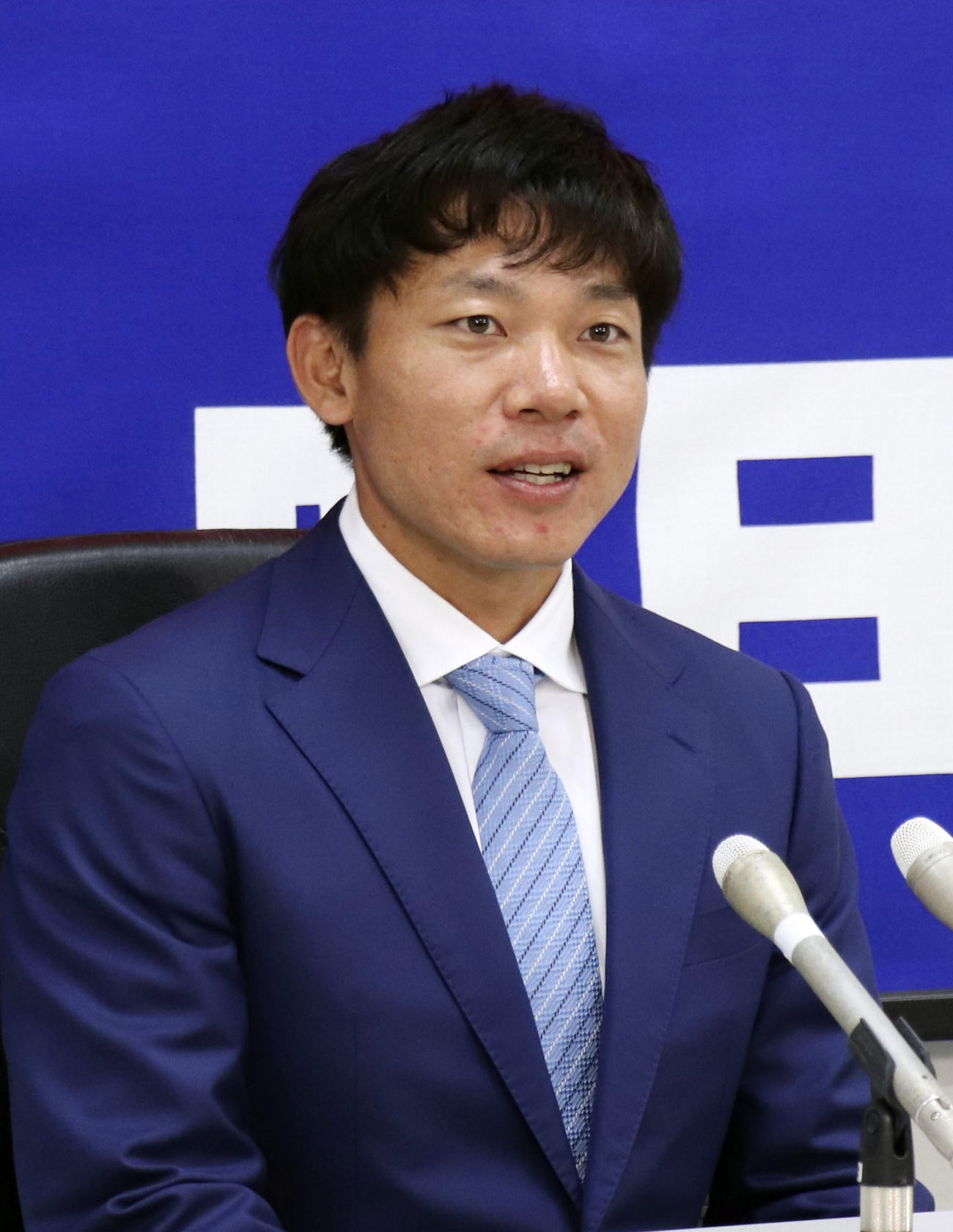 契約更改交渉を終え、記者会見する中日大島（共同）