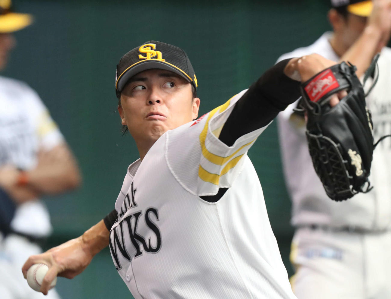 ブルペンでフォークを投げ込む田中正（撮影・屋方直哉）