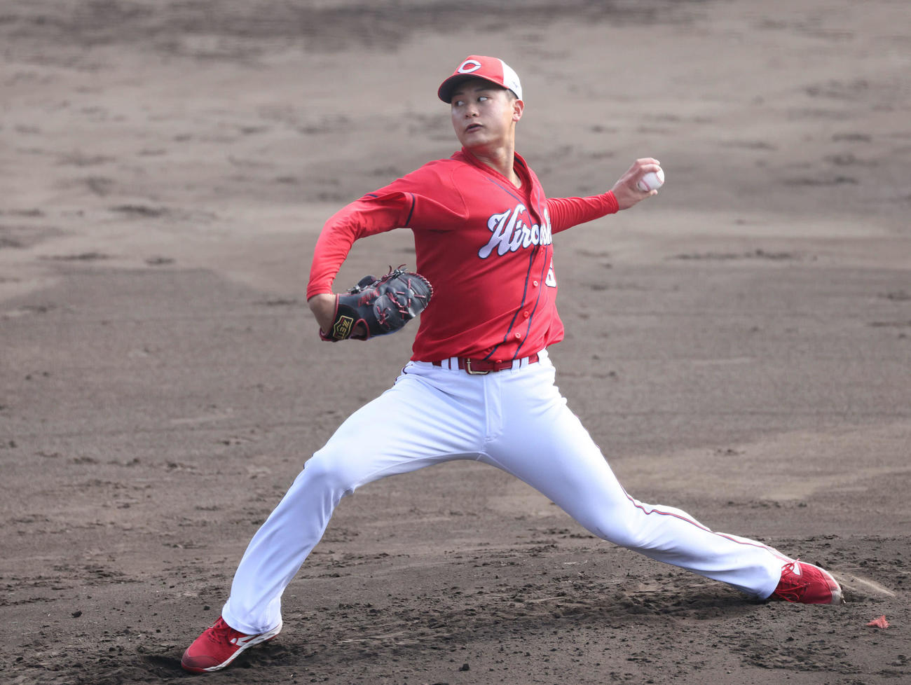 広島秋季キャンプ　紅白戦で好投する森（撮影・加藤孝規）