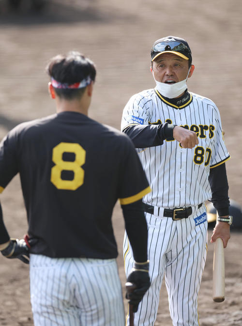 【阪神】岡田監督、リタイアした佐藤輝明に「プロ野球選手やろ。練習できないっておかしいやろ」