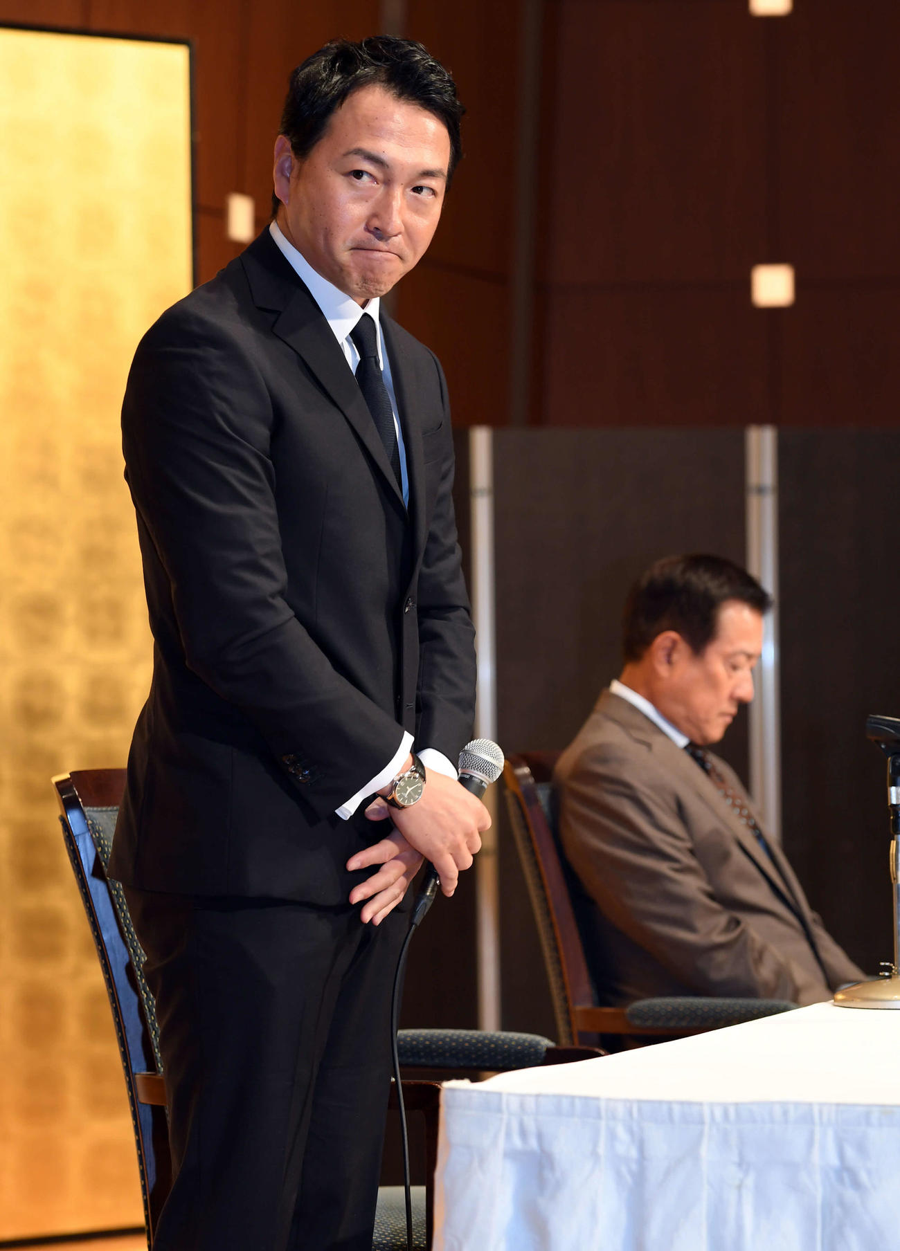 原監督とともに入団会見に臨んだ巨人長野（撮影・たえ見朱実）