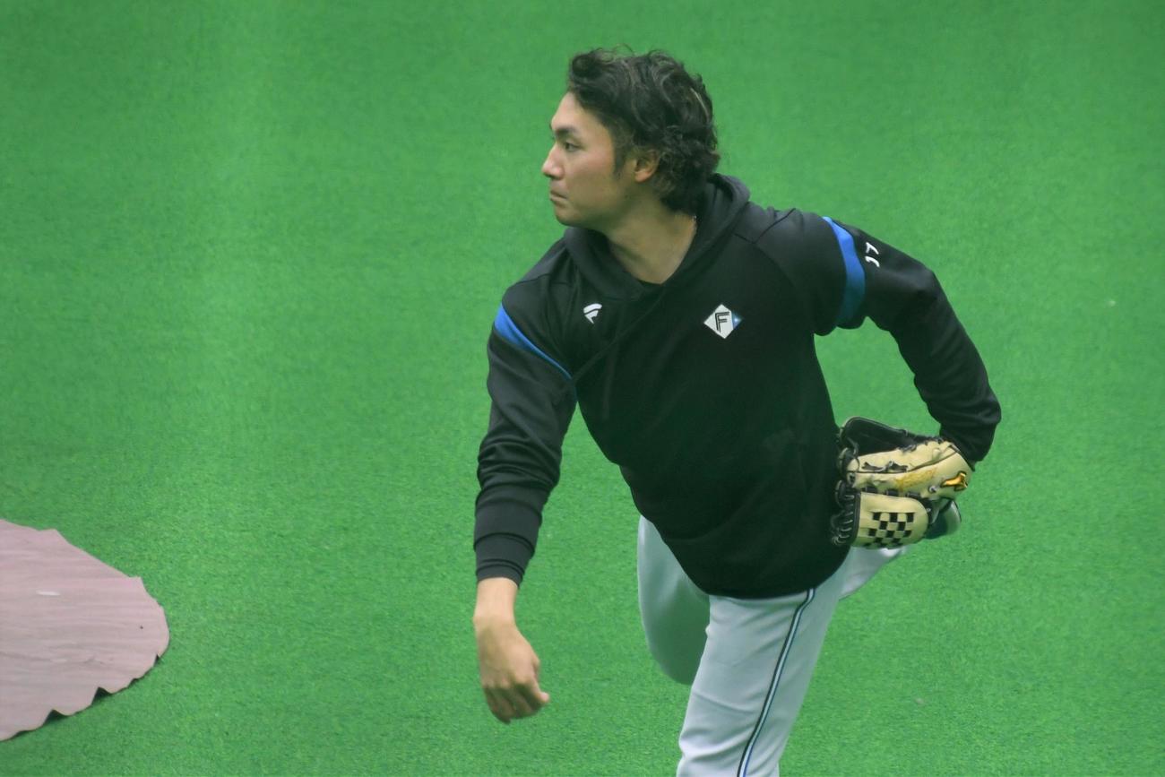 2軍施設で秋季練習に参加した伊藤投手（撮影・石井翔太）