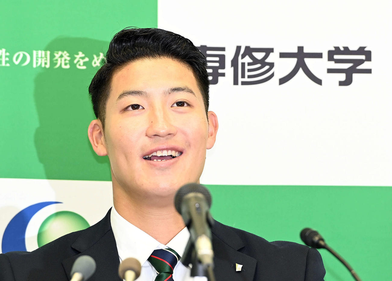 会見で心境を語る専大・菊地（撮影・たえ見朱実）