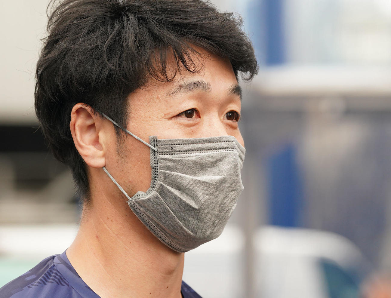 楽天へのトレードが決まり取材に応じる阿部（撮影・森本幸一）