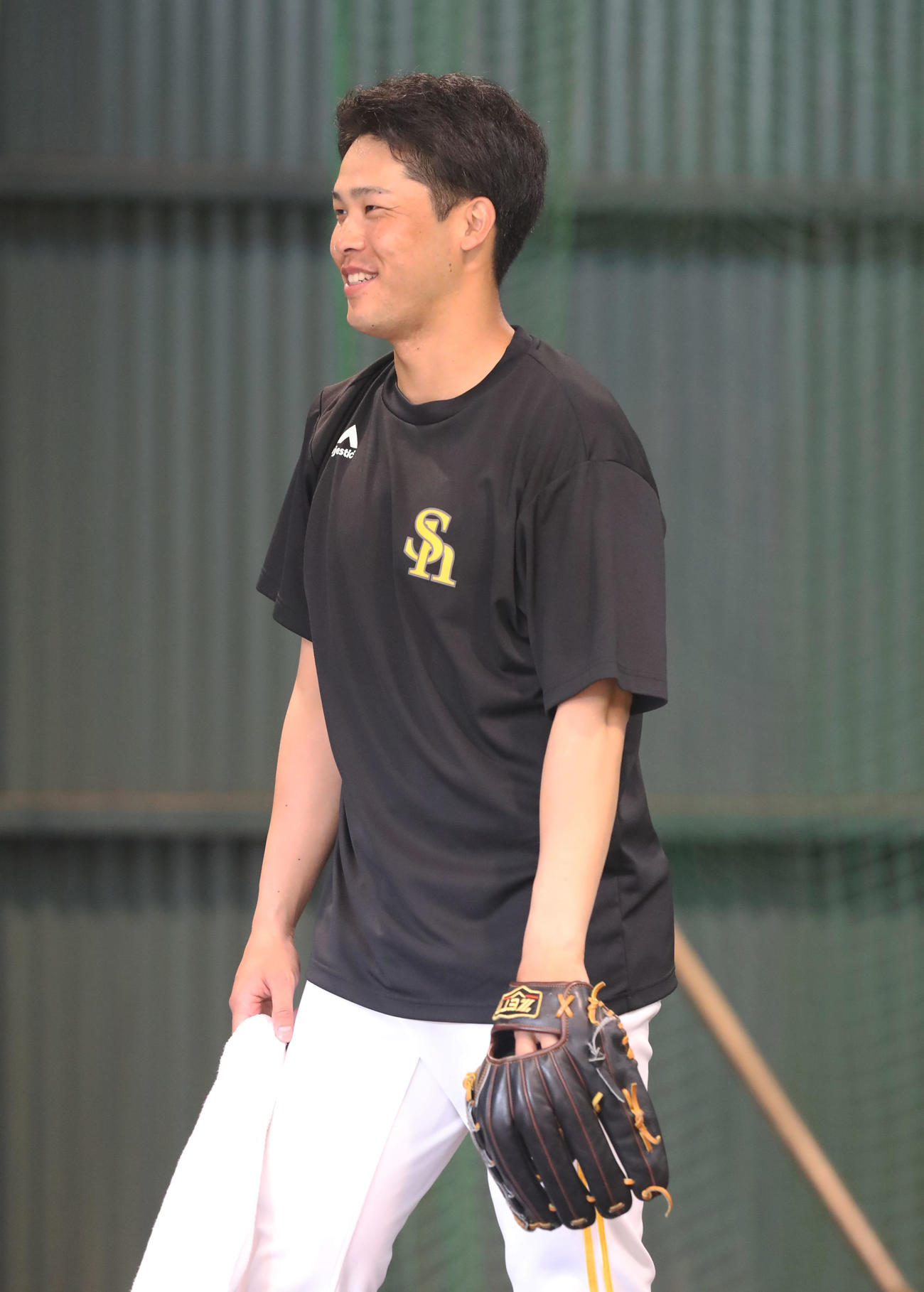練習中に笑顔を見せる藤井（撮影・屋方直哉）