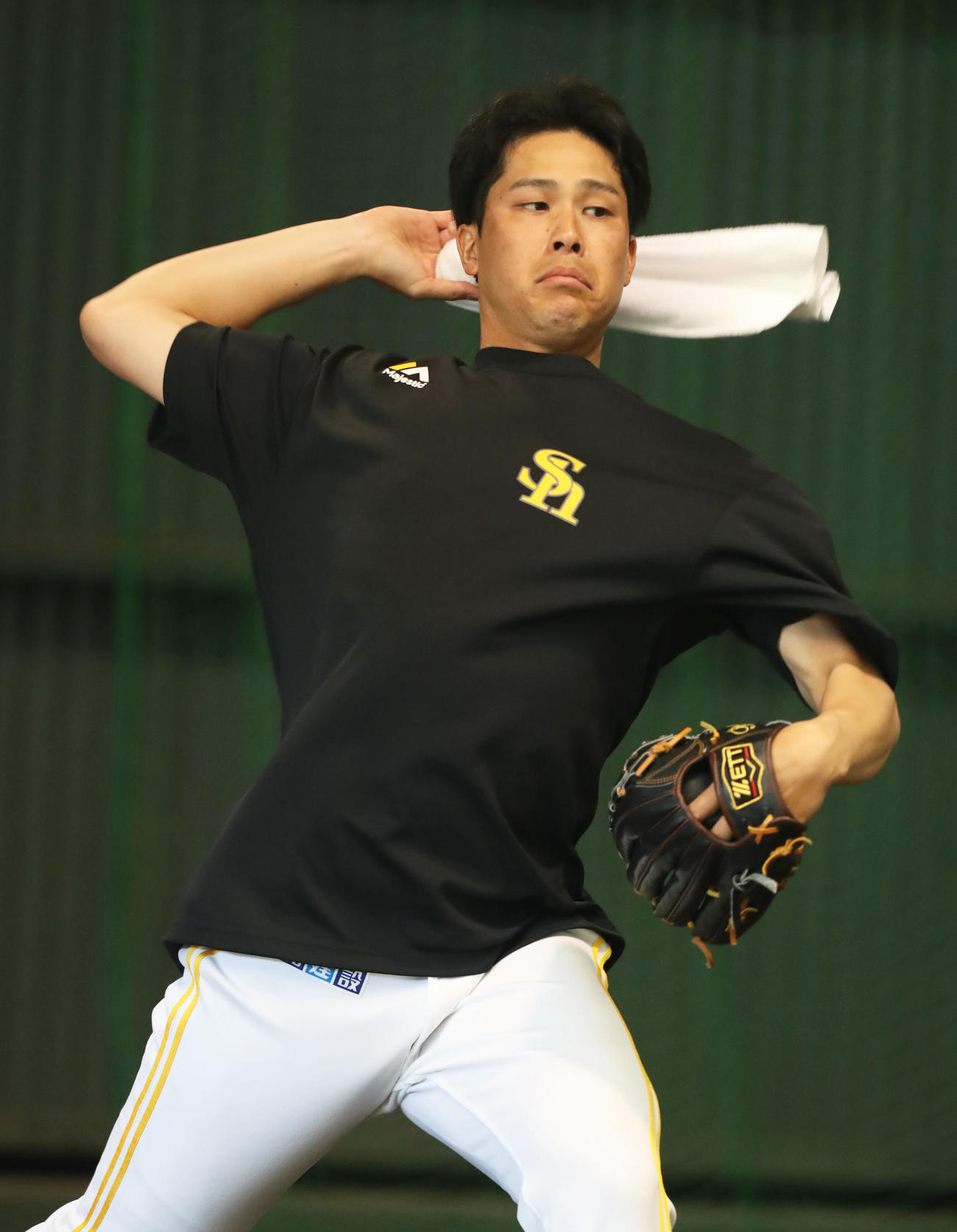 シャドーピッチングを行う藤井（撮影・屋方直哉）