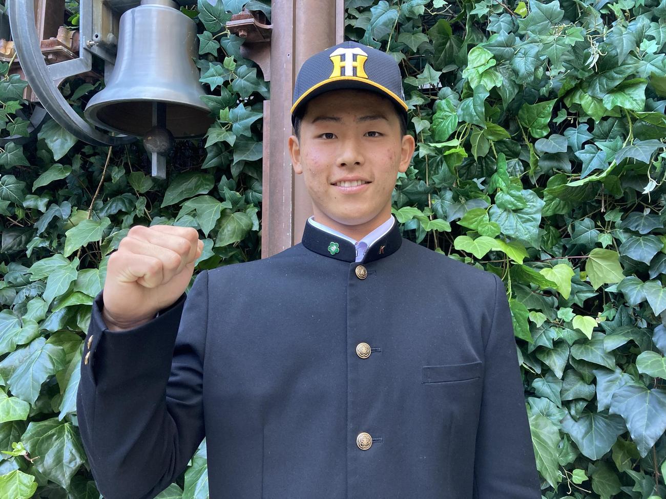 阪神と仮契約を結んだ天理・戸井（阪神タイガース提供）