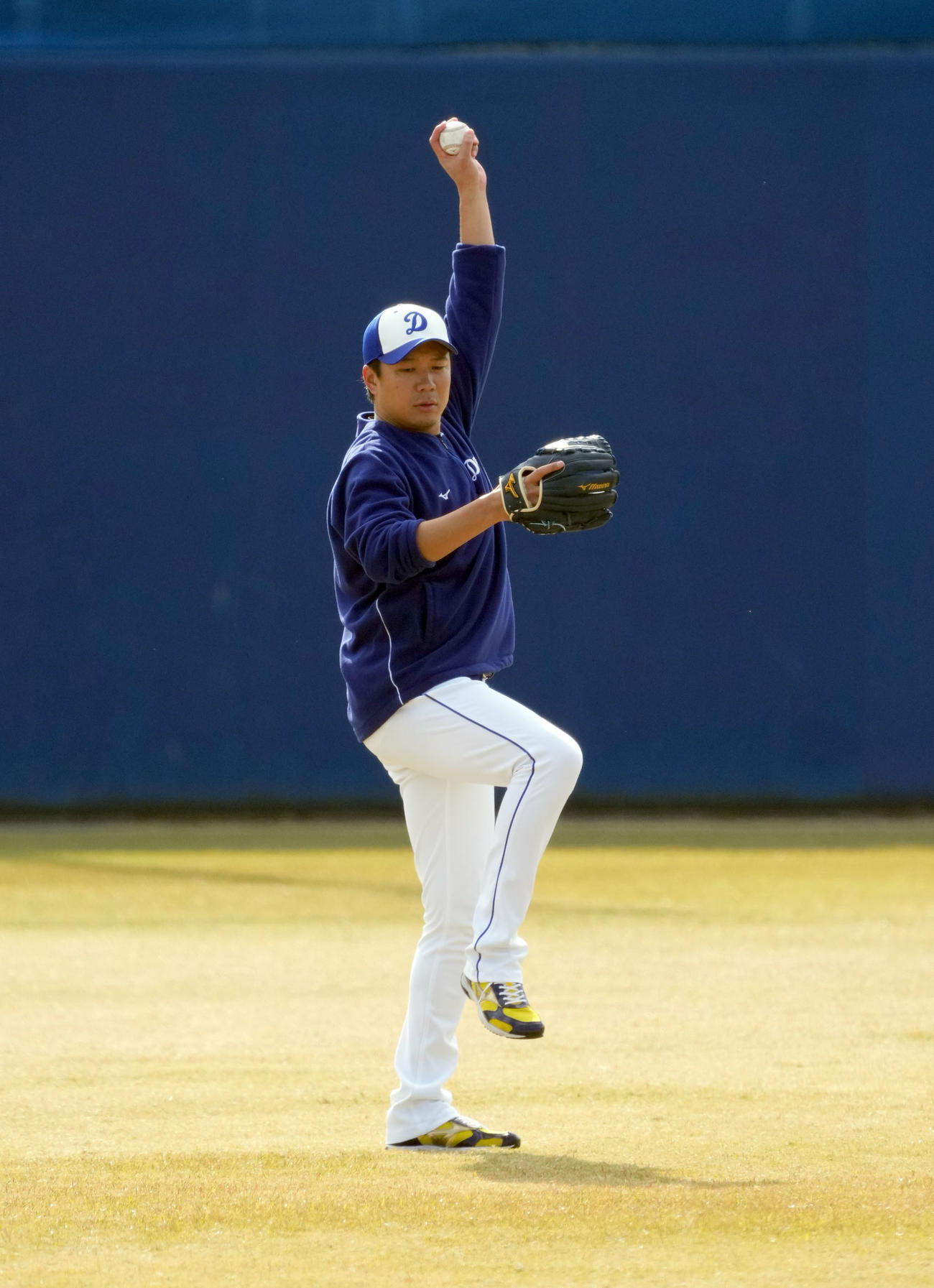 キャッチボールをする大野雄（撮影・森本幸一）
