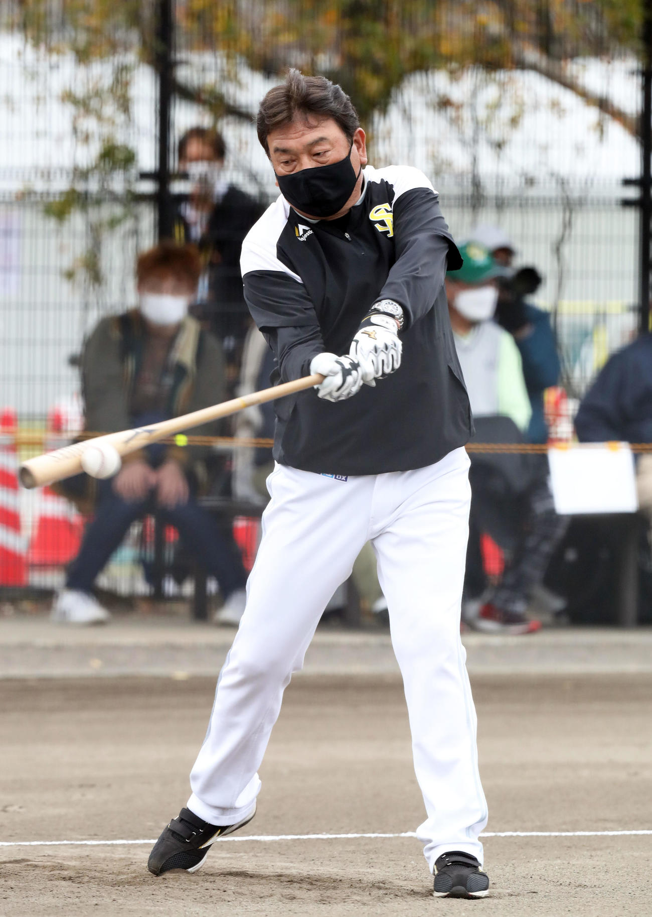 正木にノックをする藤本監督（撮影・屋方直哉）