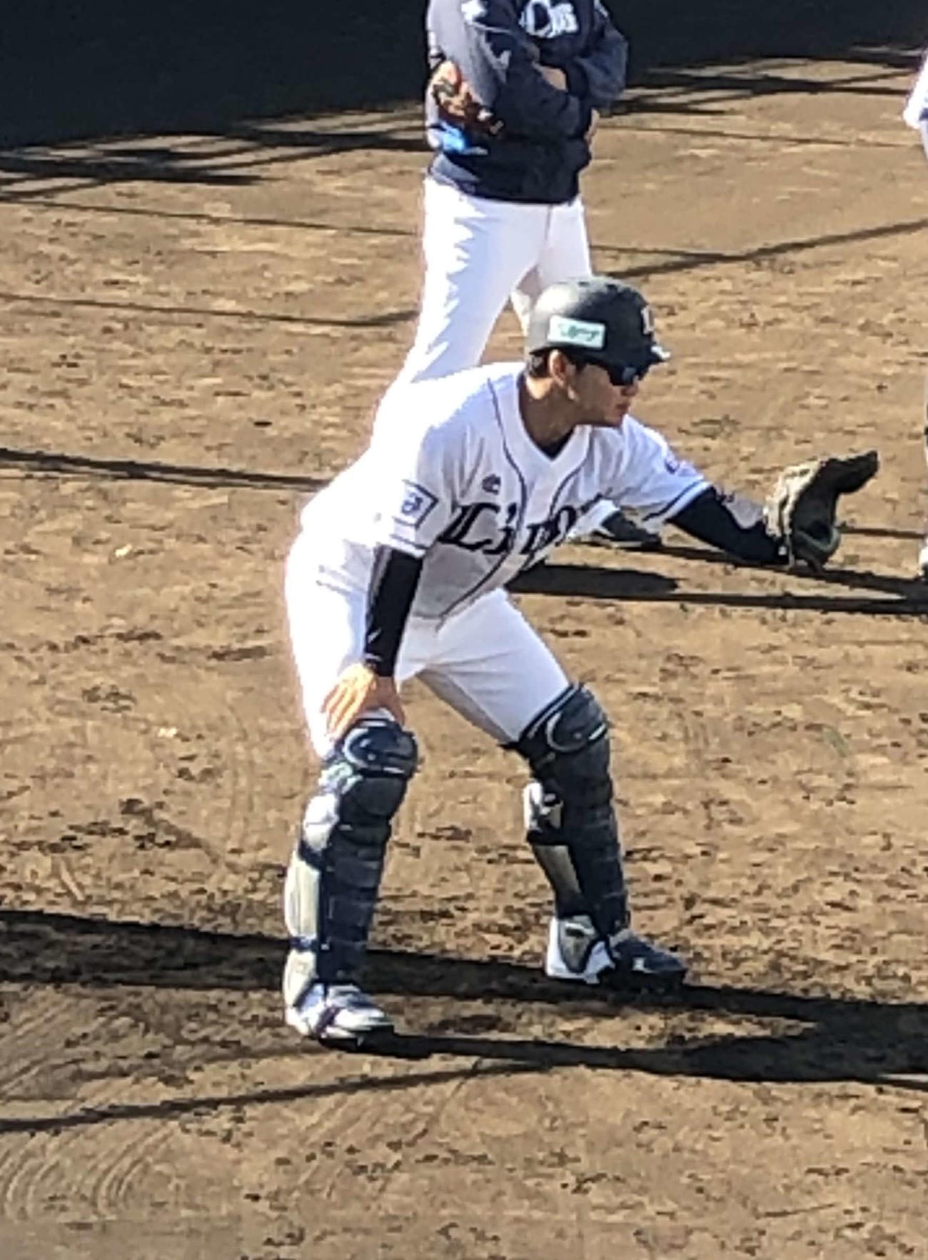 キャッチボールをする西武古賀（撮影・上田悠太）