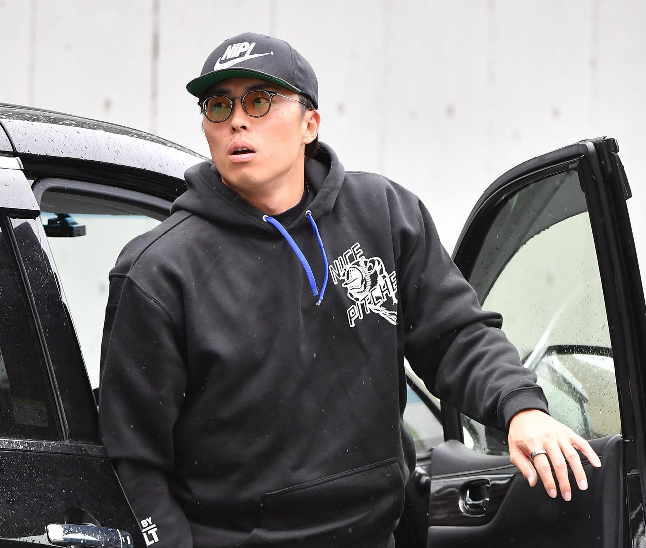 荷物整理で球場を訪れた田中正義（撮影・岩下翔太）