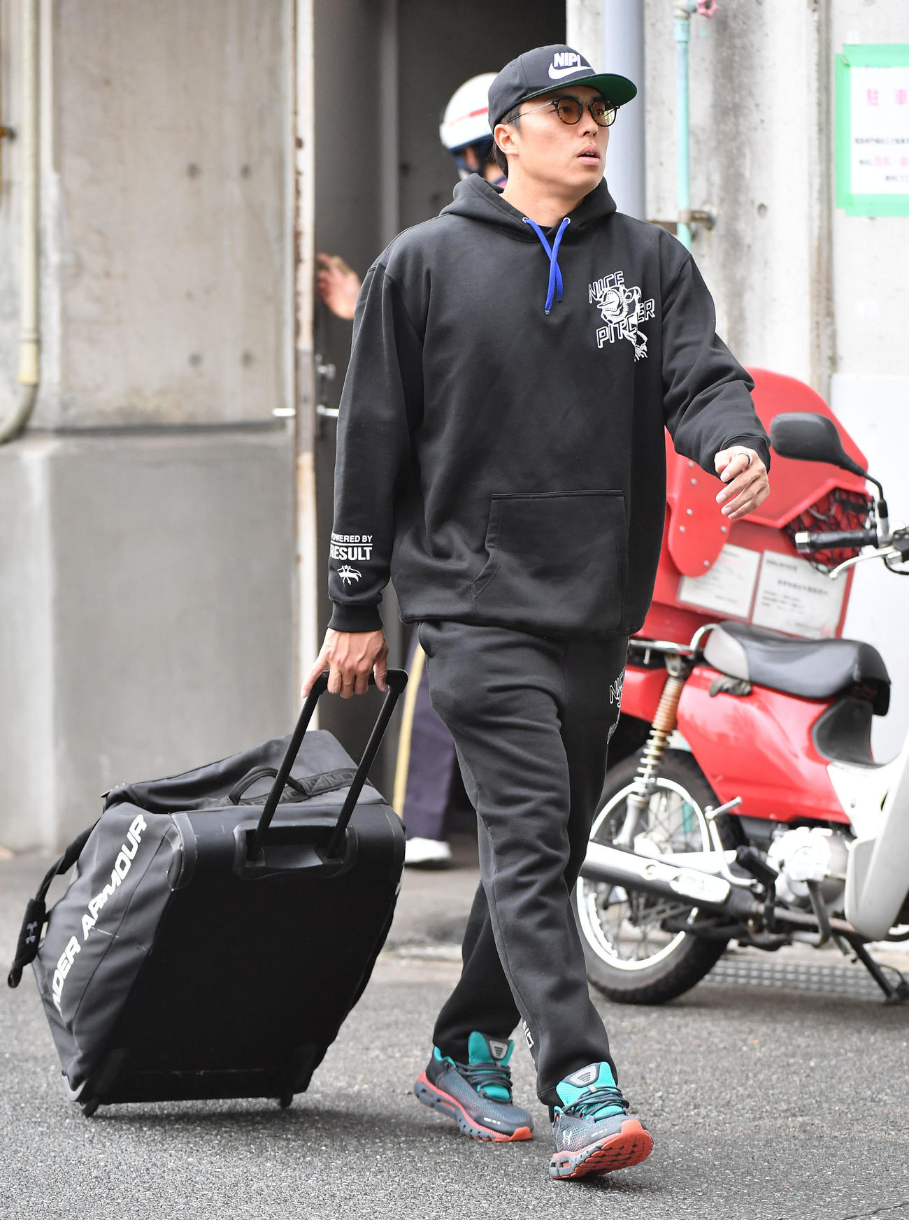 荷物整理で球場を訪れた田中正（撮影・岩下翔太）