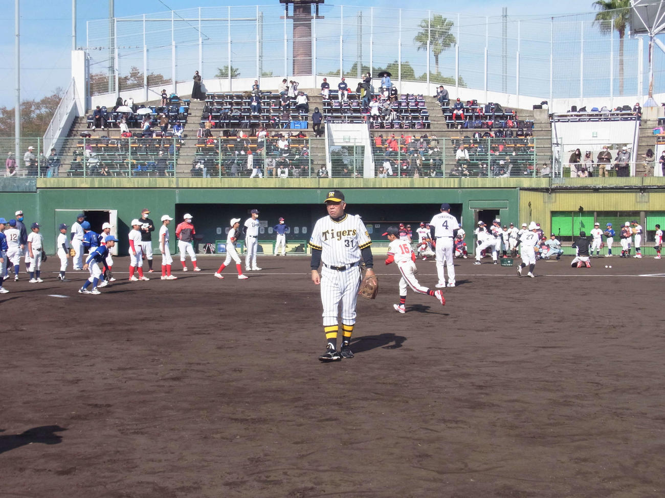 豊中市内の小学5、6年生対象の野球教室で講師を務めた掛布雅之氏（撮影・堀まどか）