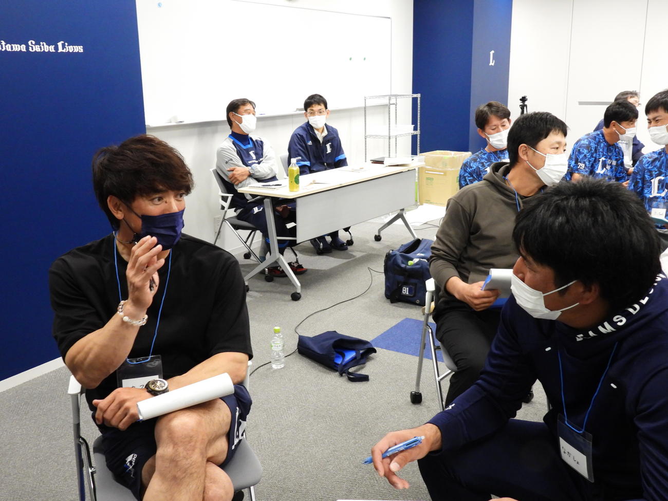 「コーチングコミュニケーション」の研修で、自信となった経験を話す西武松井監督（球団提供）