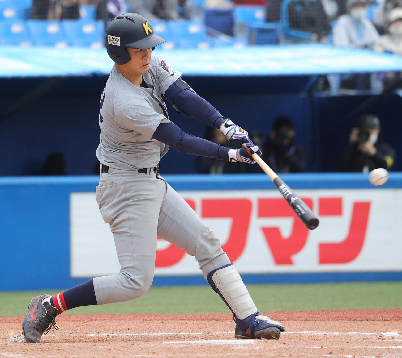 2回裏関大夢無死、中前打を放つ有馬（撮影・野上伸悟）