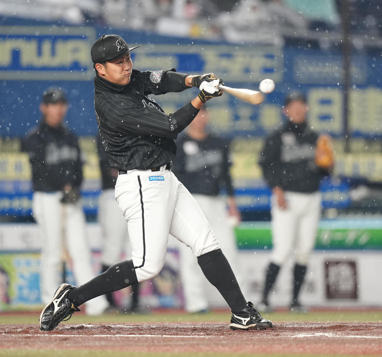 ホームランダービーに臨むロッテ山口（撮影・鈴木みどり）