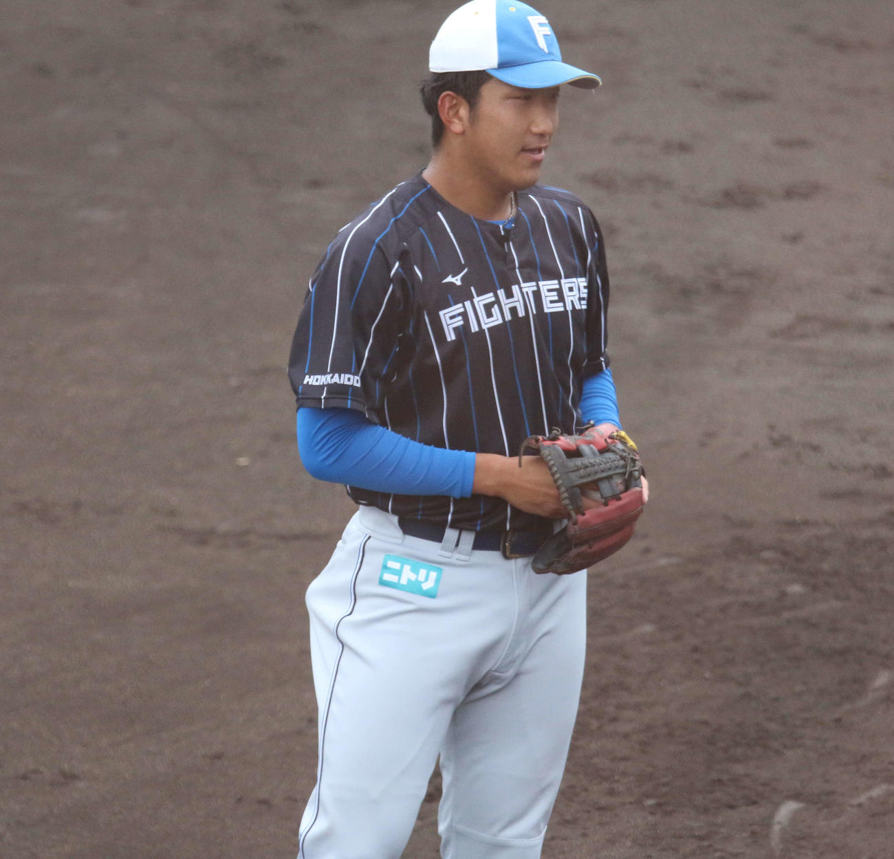 千葉・鎌ケ谷で秋季練習に参加した日本ハム有薗（撮影・木下大輔）
