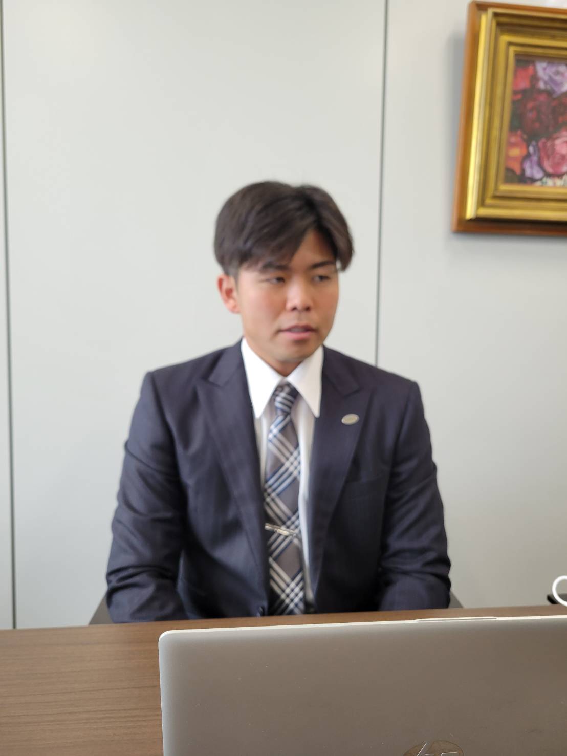 契約更改後、リモート会見に出席した巨人山本（球団提供）