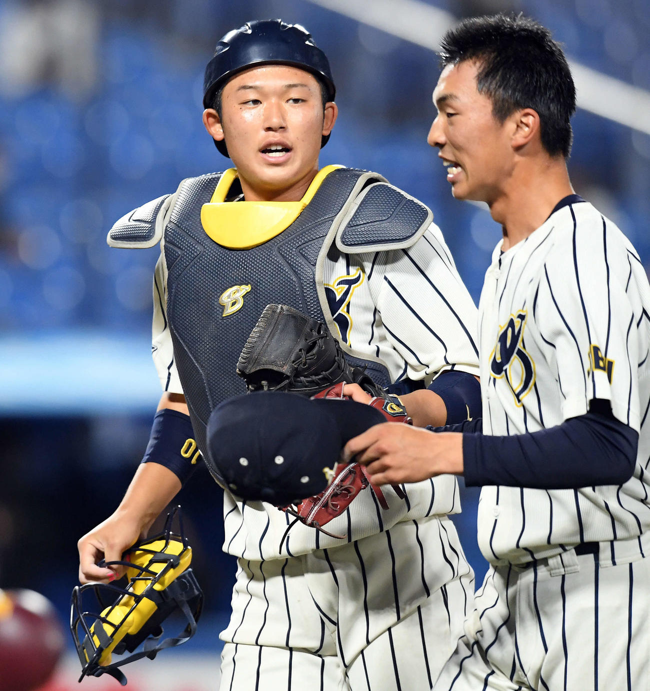 上武大対名城大　2回を抑え先発の井出に声をかける捕手進藤（撮影・たえ見朱実）