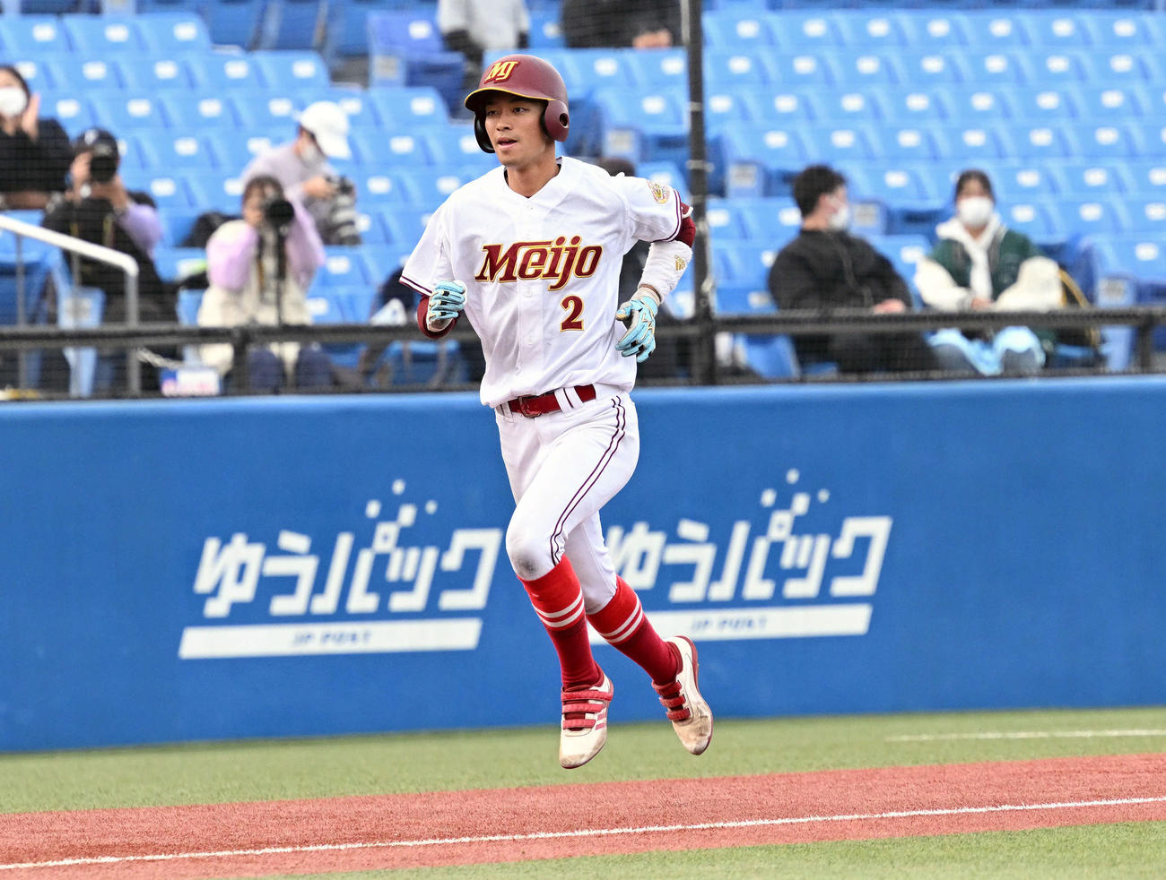 明大対名城大　5回裏名城大2死、ソロ本塁打を放ちベースを回る馬渕（撮影・滝沢徹郎）