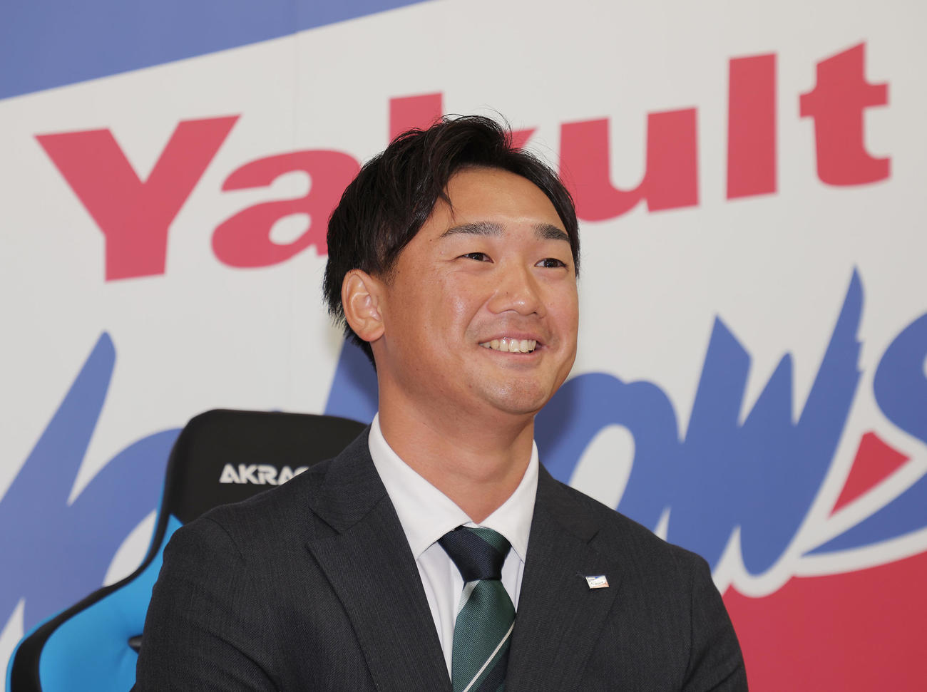 契約更改を終え会見するヤクルト山下（代表撮影）