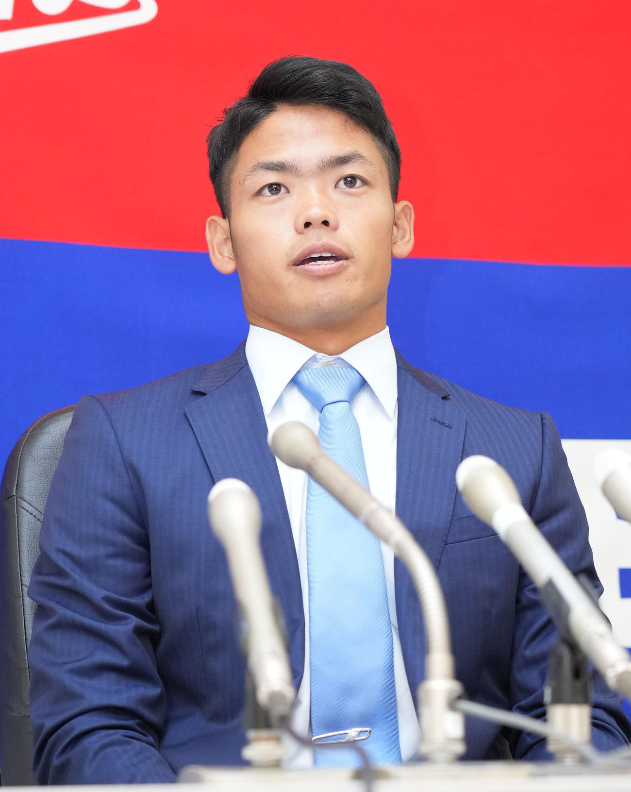 契約更改を終え会見する根尾（撮影・森本幸一）