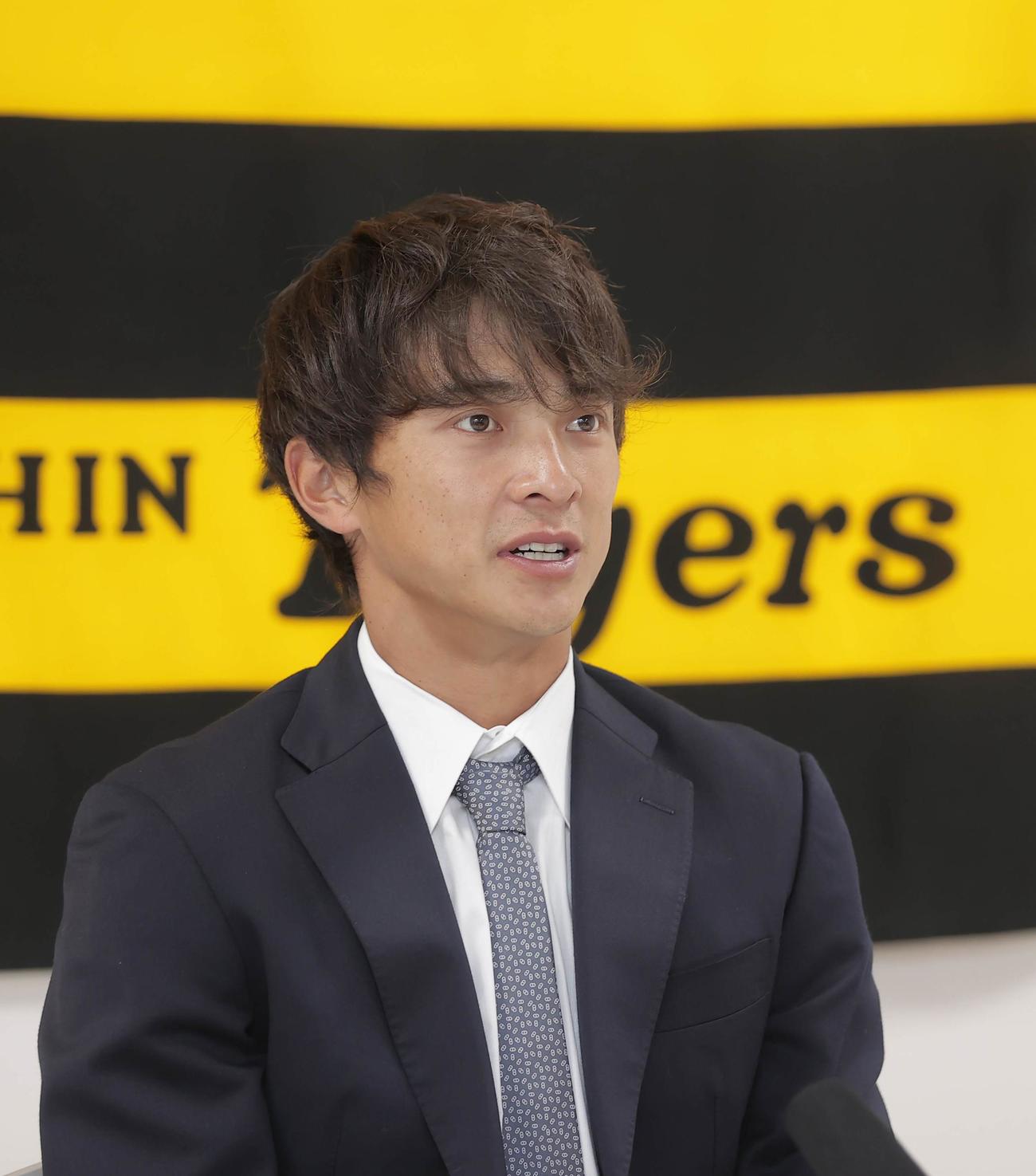 契約更改を終え会見に臨む阪神熊谷敬宥（代表撮影）