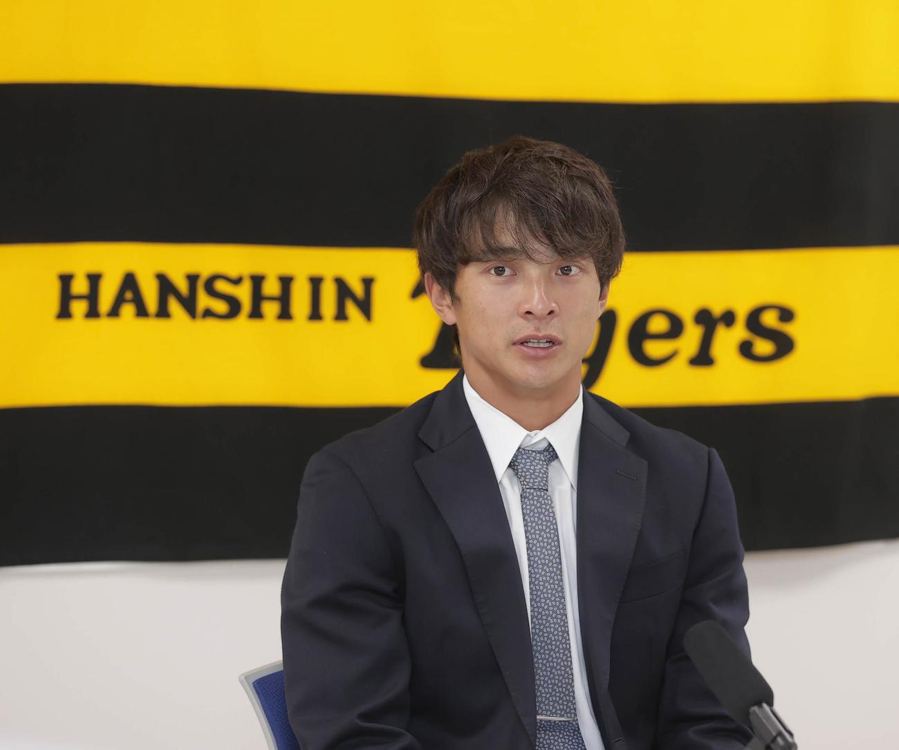 契約更改を終え会見に臨む阪神熊谷敬宥（代表撮影）
