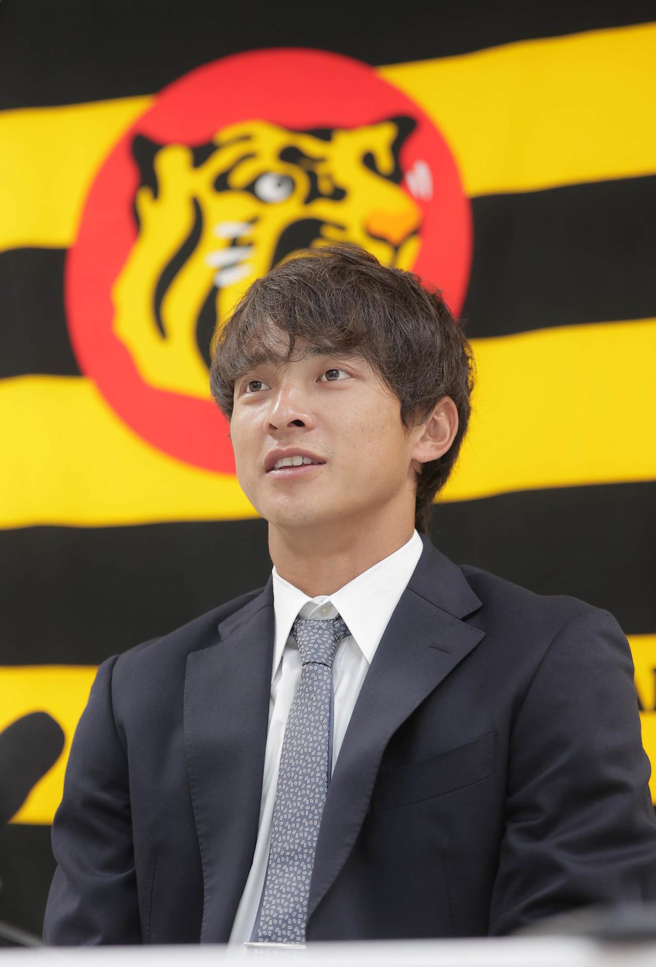 契約更改を終え会見に臨む阪神熊谷敬宥（代表撮影）