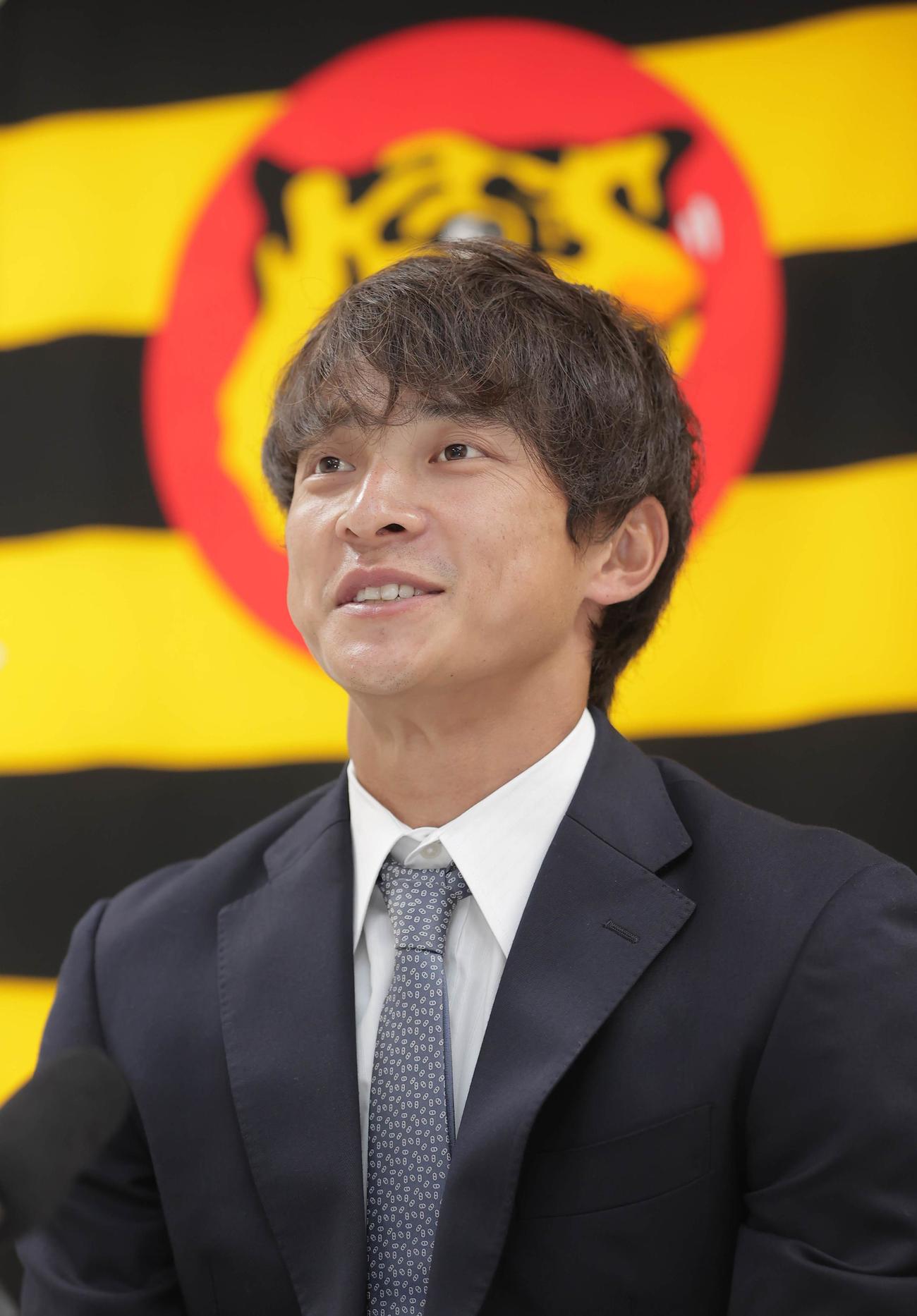 契約更改を終え会見に臨む阪神熊谷敬宥（代表撮影）