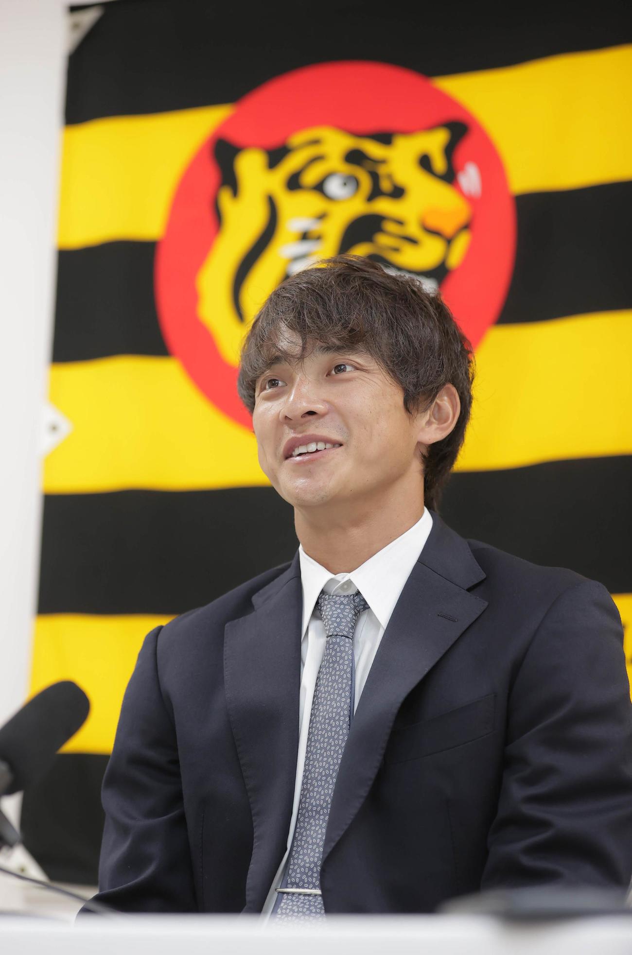 契約更改を終え会見に臨む阪神熊谷敬宥（代表撮影）