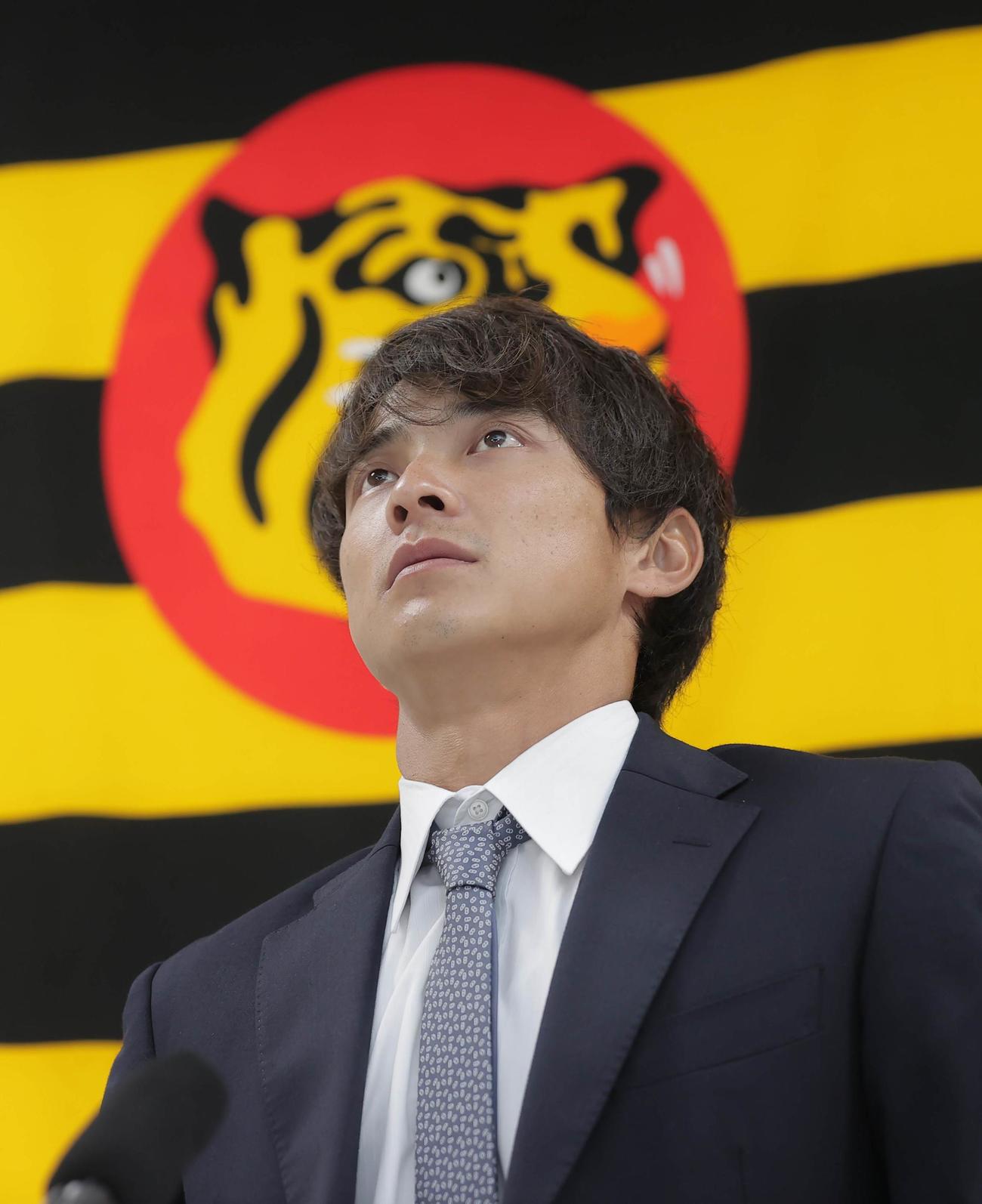 契約更改を終え会見に臨む阪神熊谷敬宥（代表撮影）