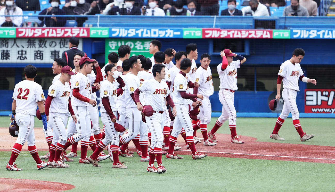 明大対名城大　準決勝で敗れ引き揚げる名城大（撮影・足立雅史）