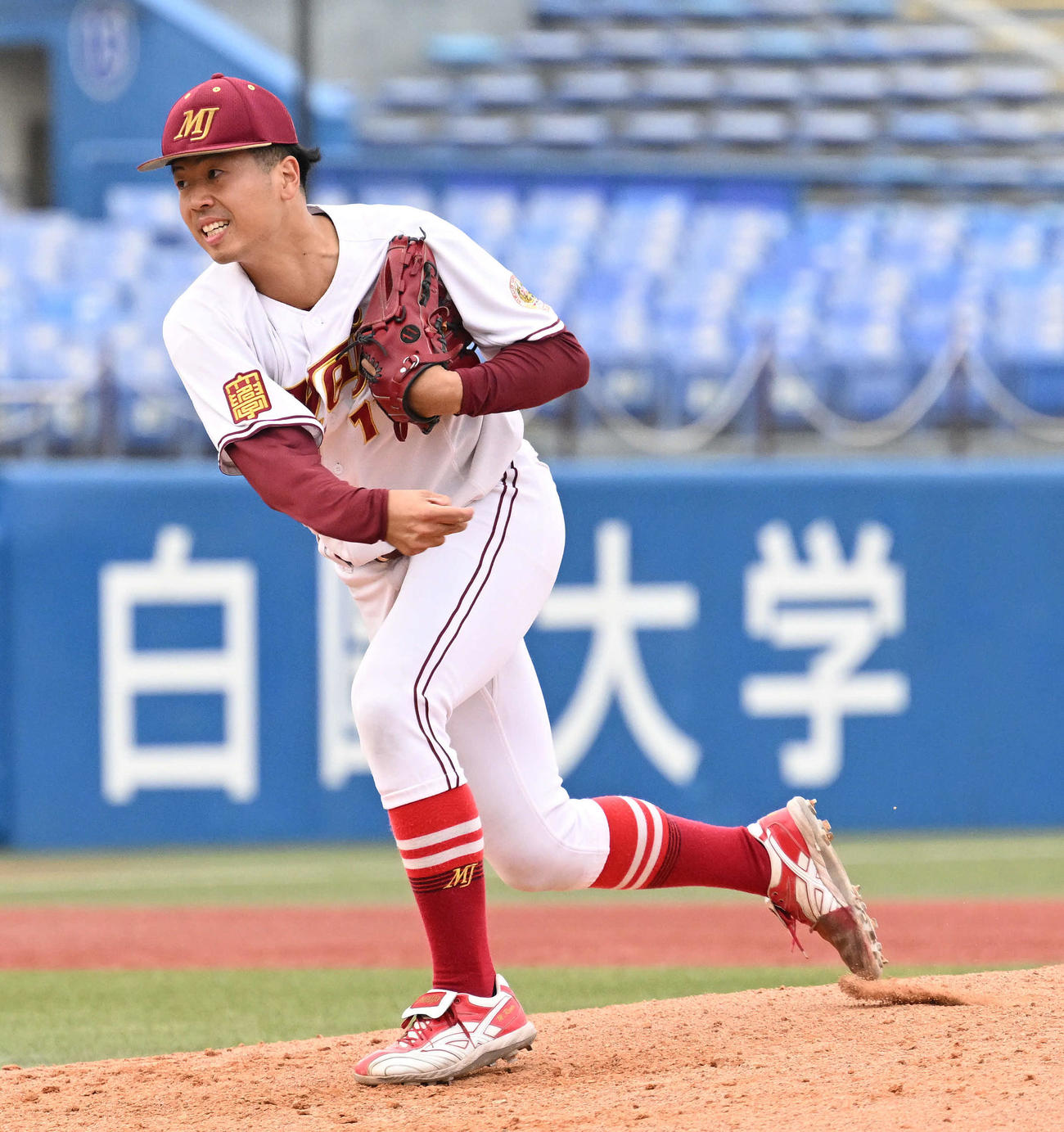 明大対名城大　名城大5番手で投球する松本（撮影・滝沢徹郎）