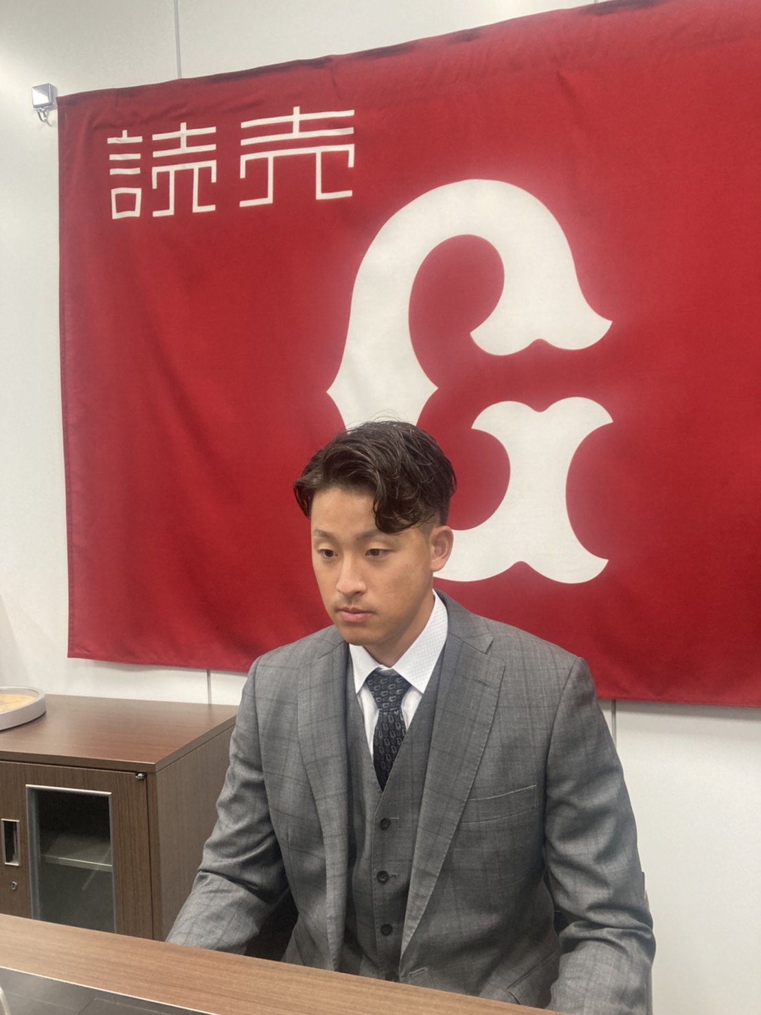 契約更改を行った巨人堀田（球団提供）