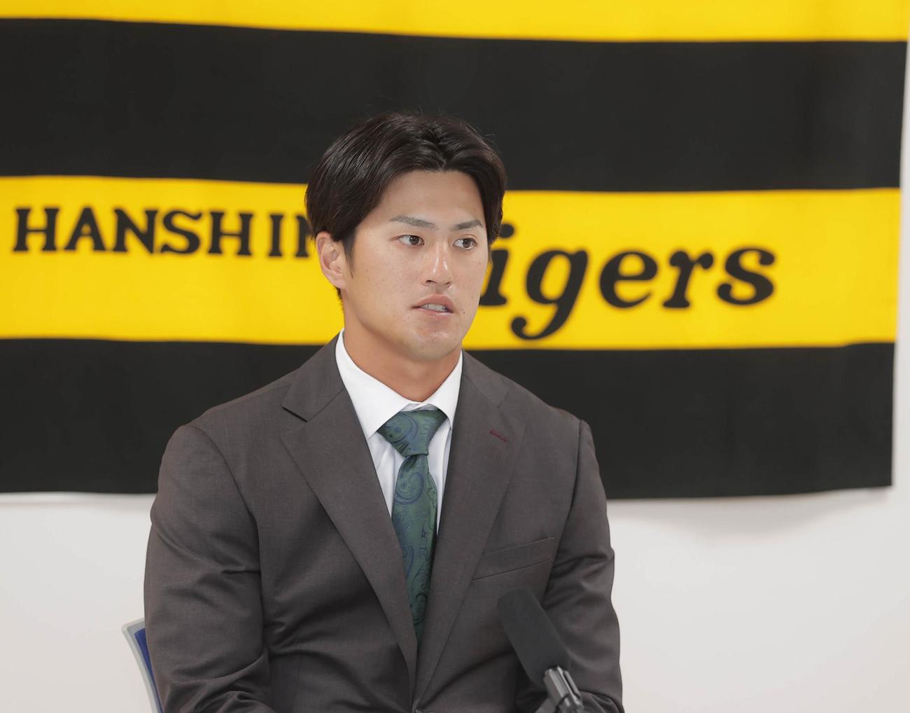 契約更改を終え会見に臨む阪神板山祐太郎