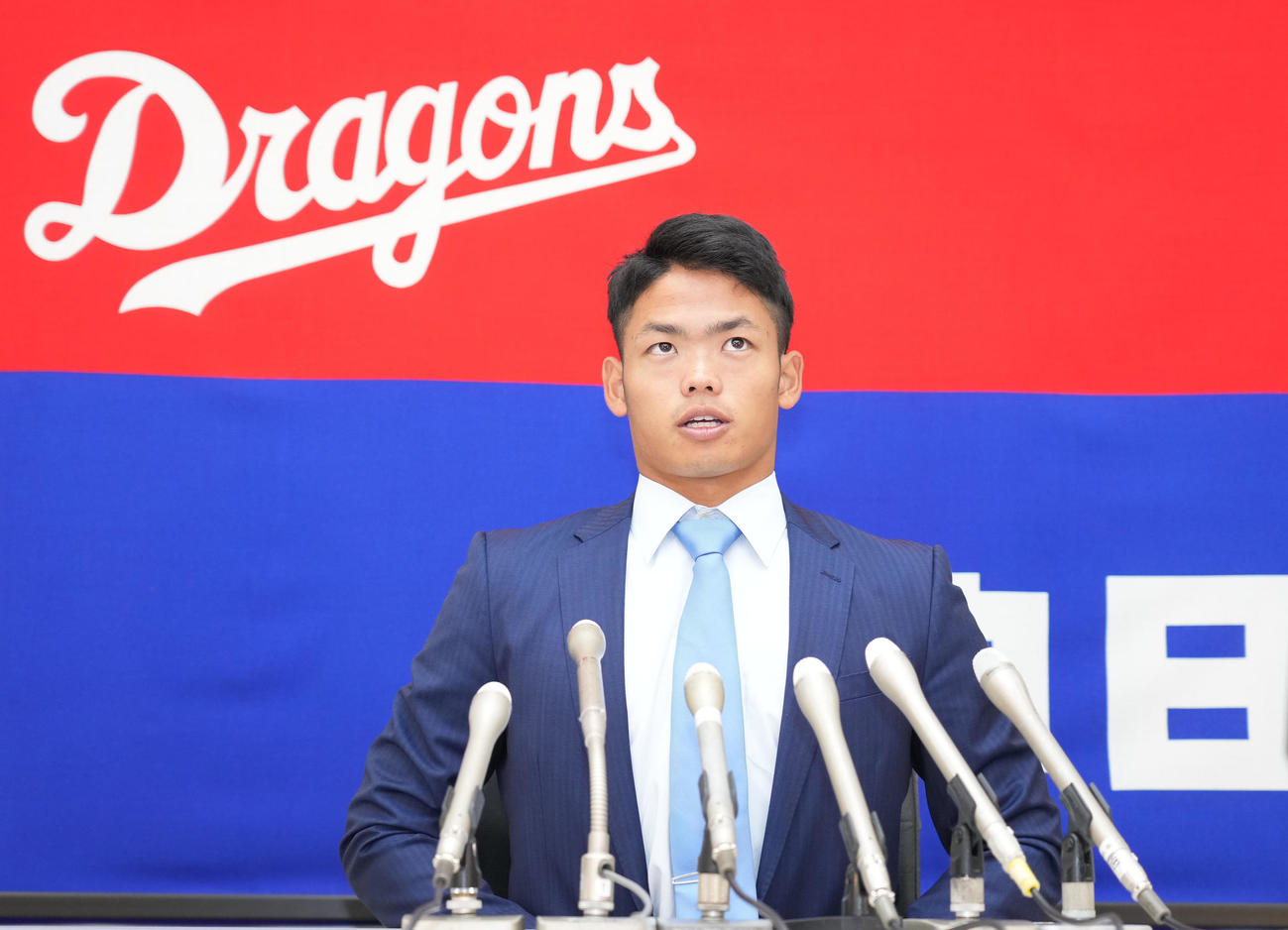契約更改を終え会見する根尾（撮影・森本幸一）