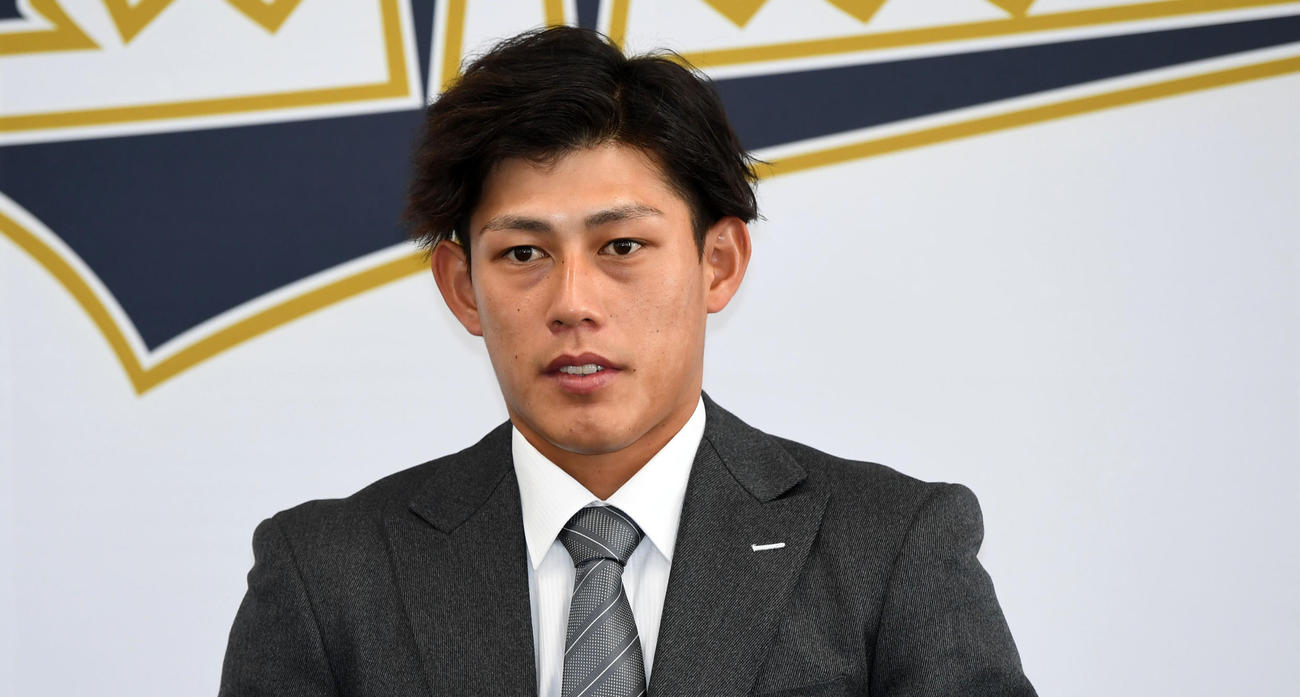 佐野如一（21年12月撮影）