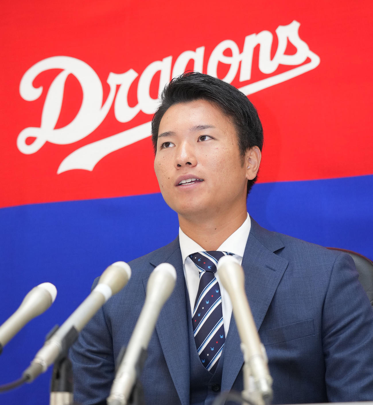契約更改を終え会見する清水（撮影・森本幸一）